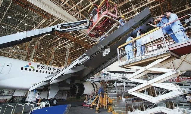 高空升降平台车在航空维修基地的应用