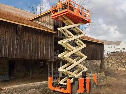 高空升降平台车在航空维修基地的应用